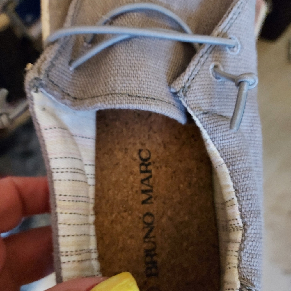 Size 8 - Picture 2 of 2